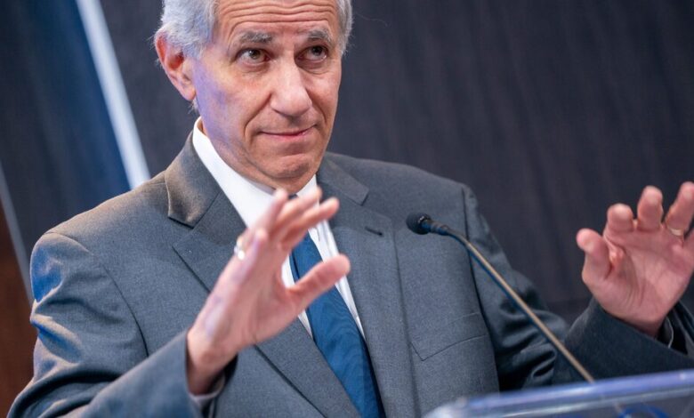 Under Fire for ‘Toxic’ Work Culture, Bank Regulator Apologizes Again Under Fire for ‘Toxic’ Work Culture, Bank Regulator Apologizes Again