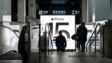 Apple Reports Decline in Sales and Profit Amid iPhone Struggles in China