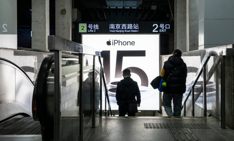 Apple Reports Decline in Sales and Profit Amid iPhone Struggles in China Apple Reports Decline in Sales and Profit Amid iPhone Struggles in China