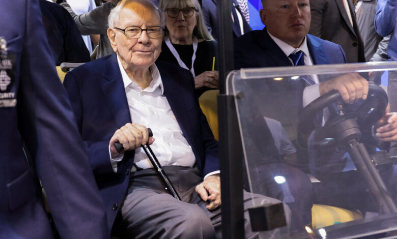 Berkshire Reports Drop in Profits but Formidable Cash Stockpile Berkshire Reports Drop in Profits but Formidable Cash Stockpile
