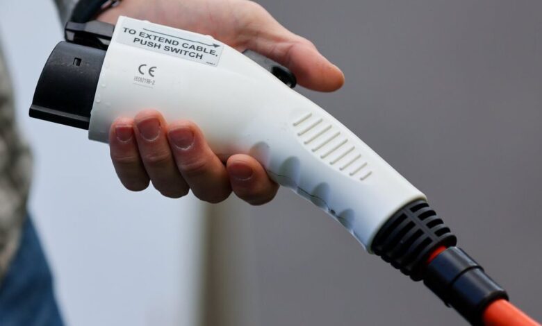 How do Seattle’s new curbside EV chargers work? How do Seattle’s new curbside EV chargers work?