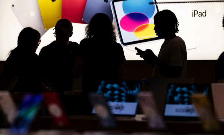 Apple’s New iPad Ad Leaves Its Creative Audience Feeling … Flat Apple’s New iPad Ad Leaves Its Creative Audience Feeling … Flat
