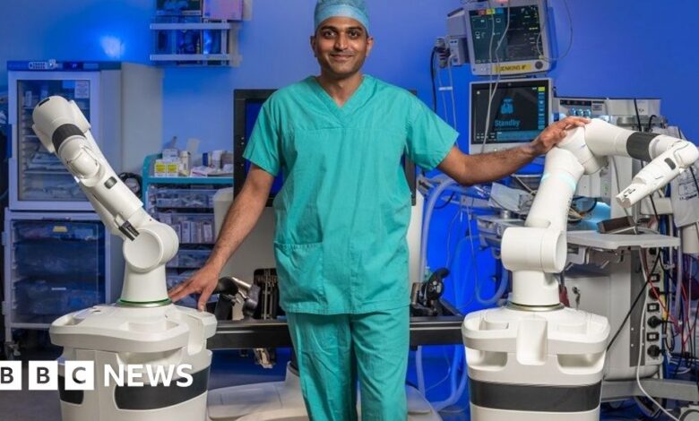 Watford hospital trains junior doctors in robotic surgery Watford hospital trains junior doctors in robotic surgery
