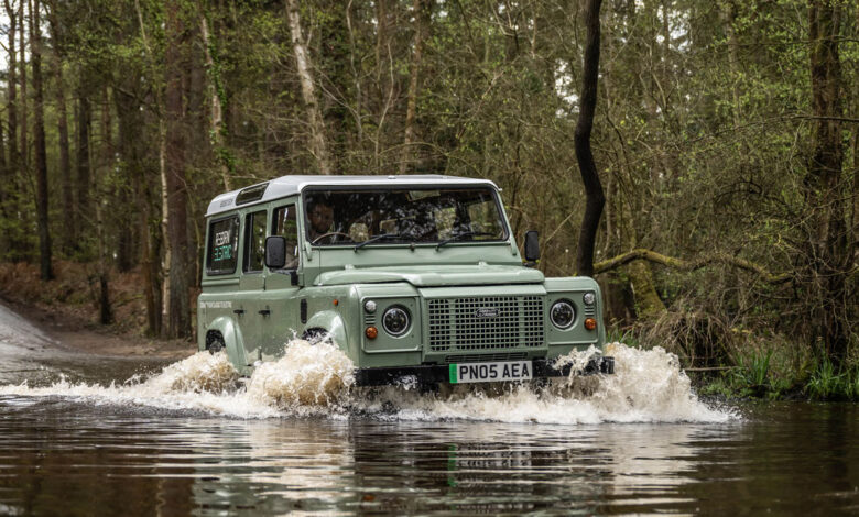 This All-Electric Land Rover Defender Restomod Makes Off-Roading Surprisingly Easy This All-Electric Land Rover Defender Restomod Makes Off-Roading Surprisingly Easy