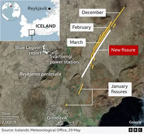 A map of Iceland showing a new volcanic fissure