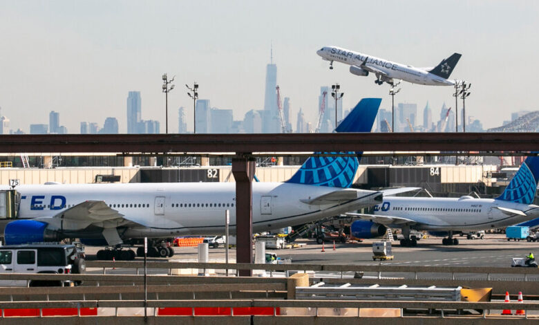 New York Travel Disruptions Loom As Air Traffic Controllers Balk at Move New York Travel Disruptions Loom As Air Traffic Controllers Balk at Move