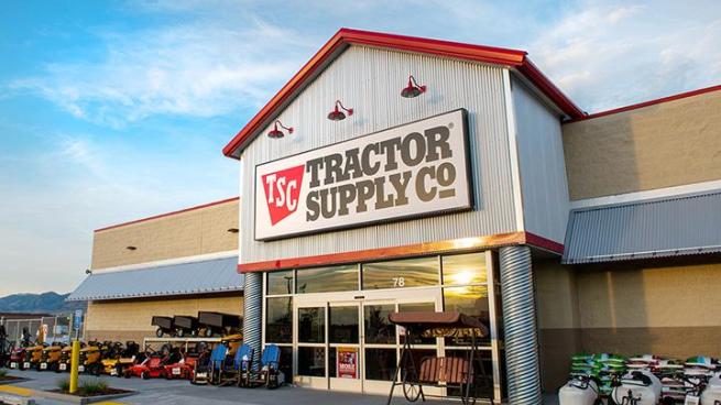 Tractor Supply’s new DC serves as testing ground for robotics Tractor Supply’s new DC serves as testing ground for robotics