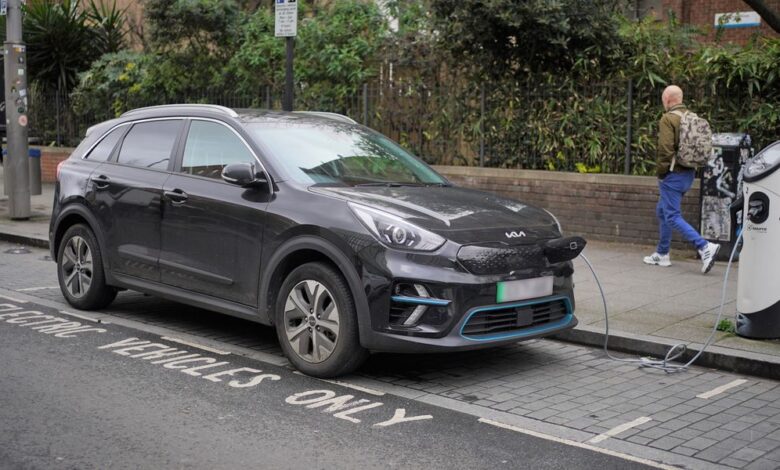 Electric car drivers demand urgent charging rule changes to slash prices Electric car drivers demand urgent charging rule changes to slash prices