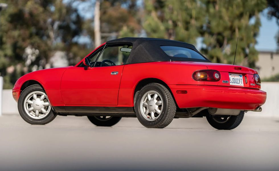 1990 mazda mx5 miata rear