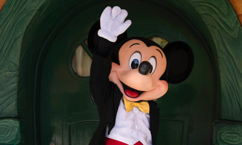 Disneyland Character Workers at California Park Vote to Unionize Disneyland Character Workers at California Park Vote to Unionize