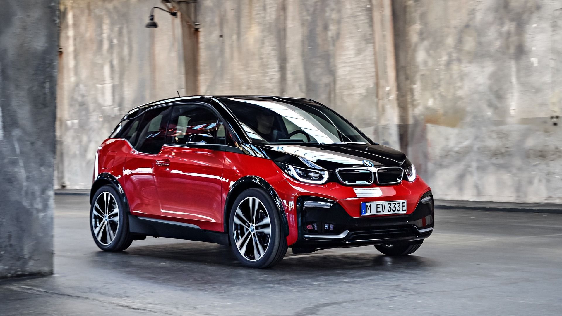 2017 BMW i3 in gloss red and black