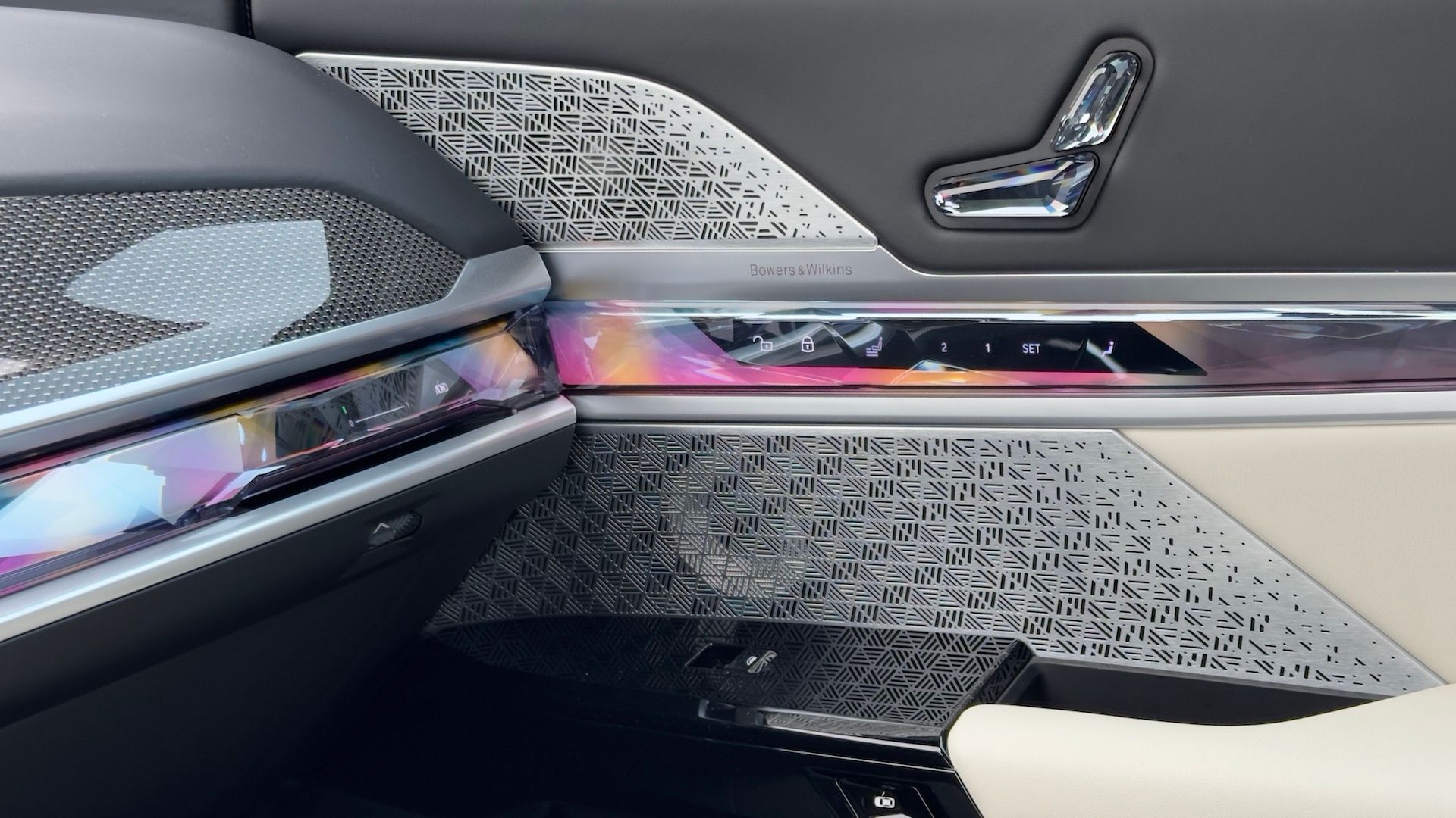 2024 BMW i7 Interior Tech Audio Speakers