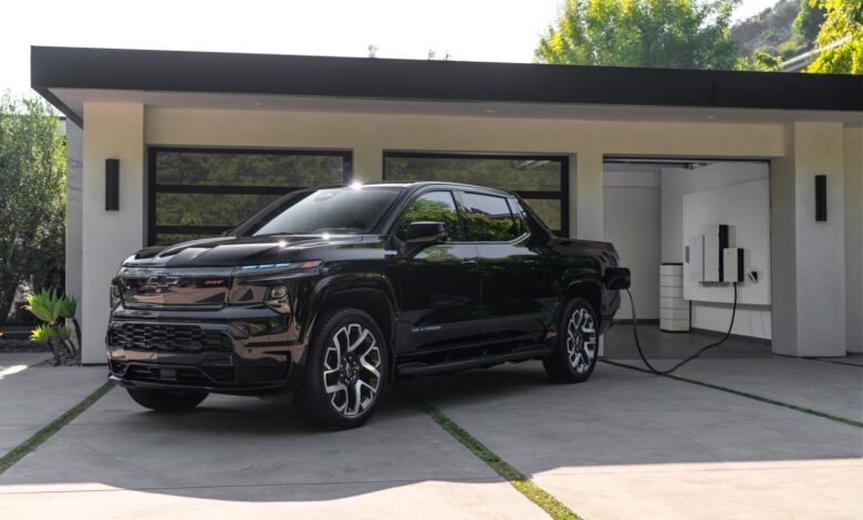 GM demos its new Energy products by running a mansion off a Silverado EV GM demos its new Energy products by running a mansion off a Silverado EV