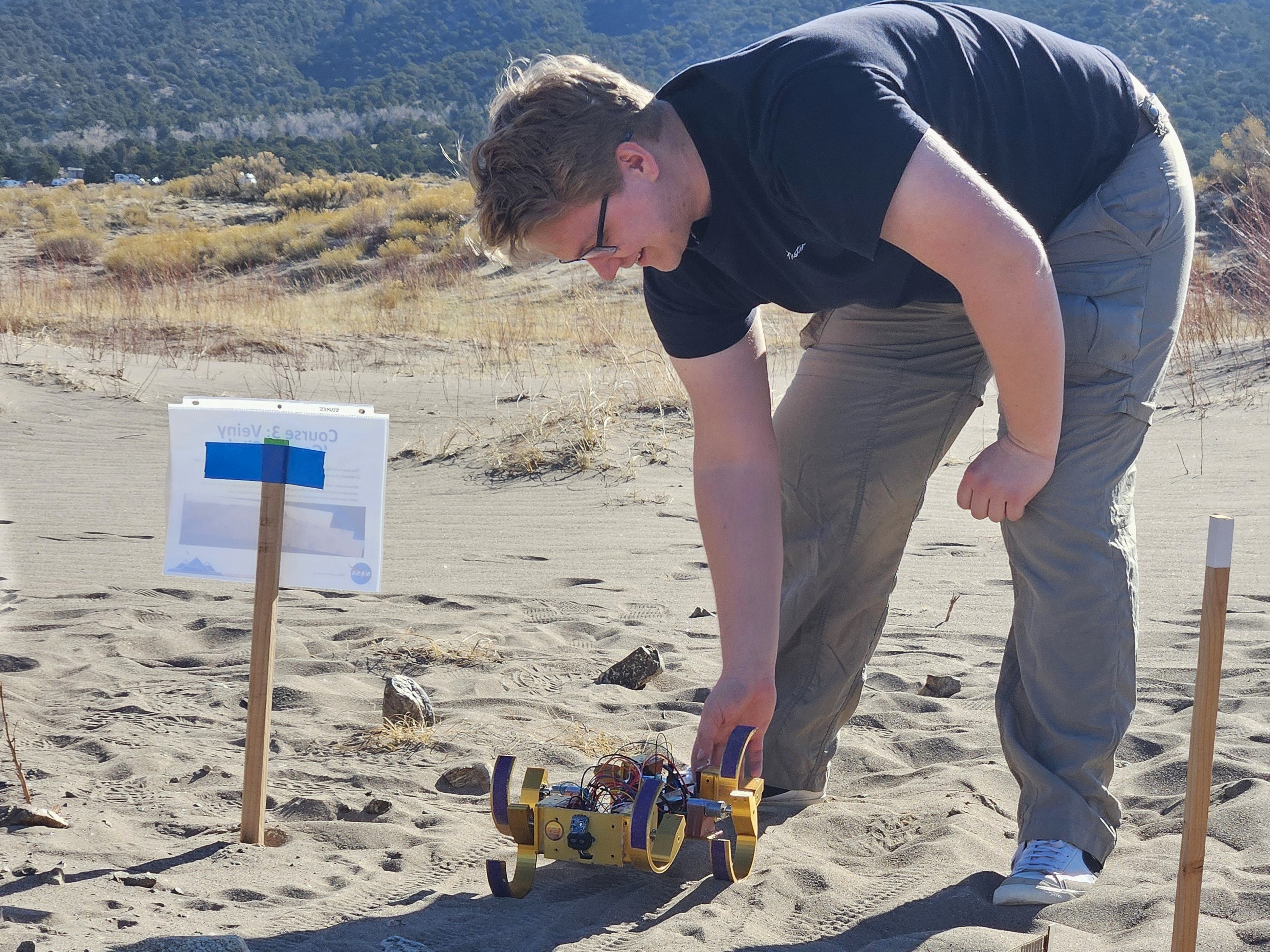 Jake Thompson assesses Techno-Mech-Katticus during competition