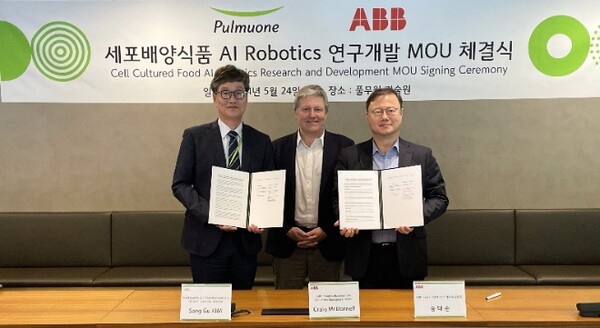 Representatives of Pulmuone and ABB Korea Robotics pose with signed copies of a business agreement for “AI Robotics R&D for Cell-Cultured Seafood” on May 26.