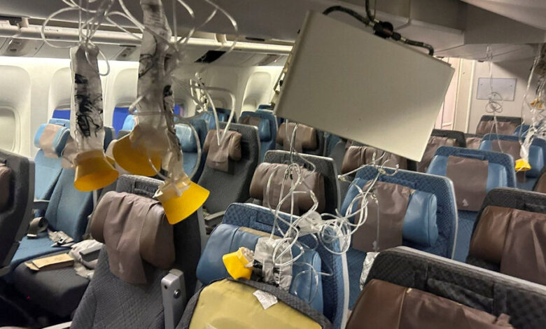 Singapore Airlines Flight Fell 178 Feet in Under 5 Seconds Singapore Airlines Flight Fell 178 Feet in Under 5 Seconds