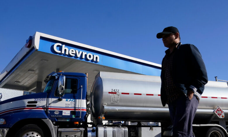 Chevron’s Billion Oil Deal Is Backed by Hess Shareholders Chevron’s Billion Oil Deal Is Backed by Hess Shareholders