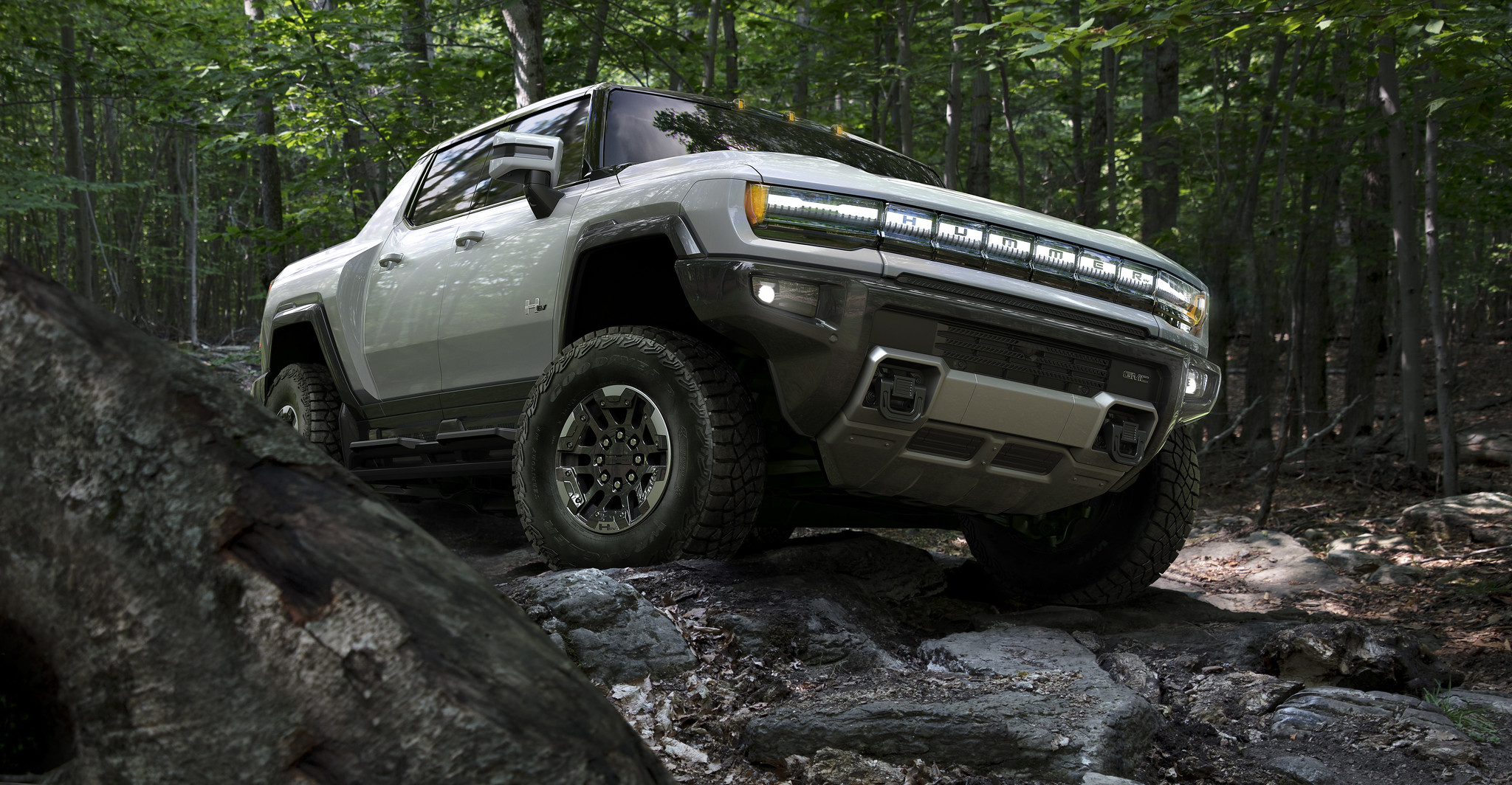 This Hummer EV weighs 9,000 lbs (4,100 kg)