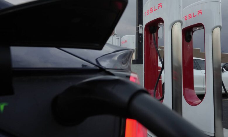 WH pledged .5 billion for electric vehicle charging stations, only 8 built so far – KIRO 7 News Seattle WH pledged .5 billion for electric vehicle charging stations, only 8 built so far – KIRO 7 News Seattle