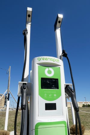 Brookdale college gets grant for electric vehicle jobs Brookdale college gets grant for electric vehicle jobs