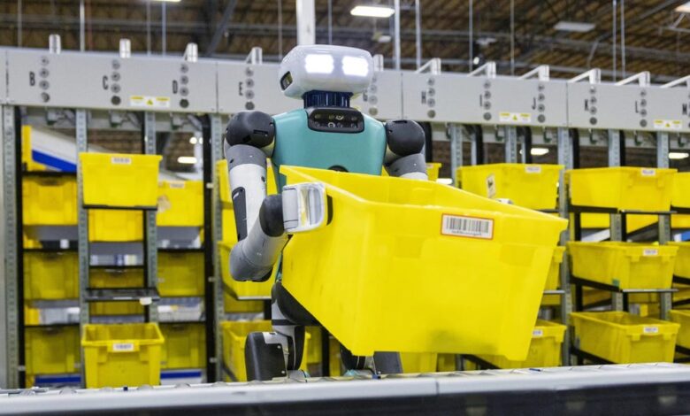 Amazon’s Warehouse Robot Army Keeps Getting Bigger and Bigger Amazon’s Warehouse Robot Army Keeps Getting Bigger and Bigger