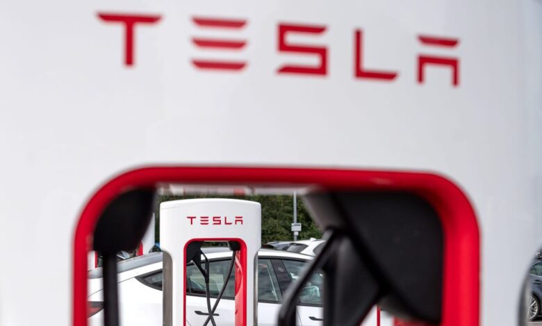 Tesla’s Supercharger Changes Tell the EV Industry: Fend for Yourselves Tesla’s Supercharger Changes Tell the EV Industry: Fend for Yourselves