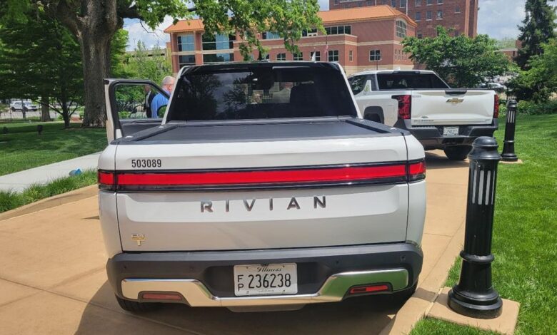 Illinois’ electric vehicle rebates may be scaled back | Illinois Illinois’ electric vehicle rebates may be scaled back | Illinois