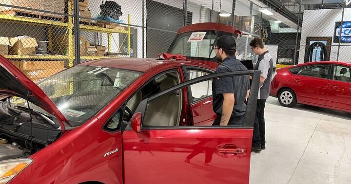 Rock Valley College continues electric vehicle program as the need for trained workers rises | News Rock Valley College continues electric vehicle program as the need for trained workers rises | News