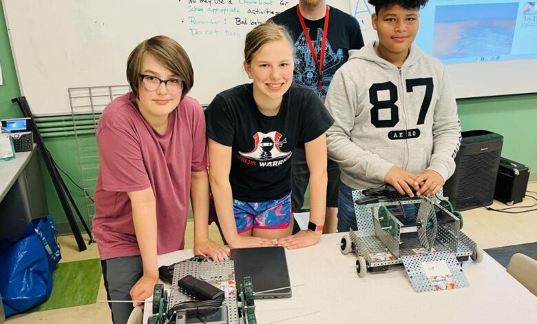 Salem students ‘lead the way’ at robotics showcase | News Salem students ‘lead the way’ at robotics showcase | News