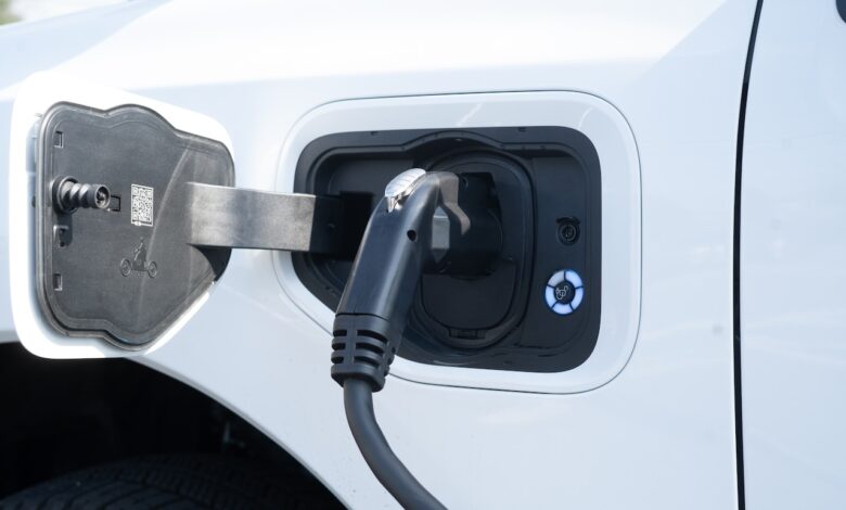 How much does it cost to charge an electric vehicle? How much does it cost to charge an electric vehicle?