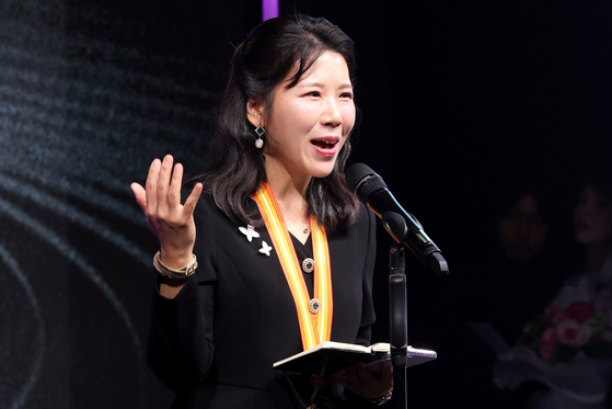 Yumin Awards honor KAIST Professor Meeyoung Cha for work on AI, data analysis Yumin Awards honor KAIST Professor Meeyoung Cha for work on AI, data analysis