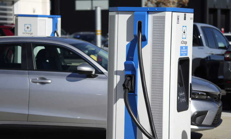 Illinois’ electric vehicle rebates may be scaled back Illinois’ electric vehicle rebates may be scaled back
