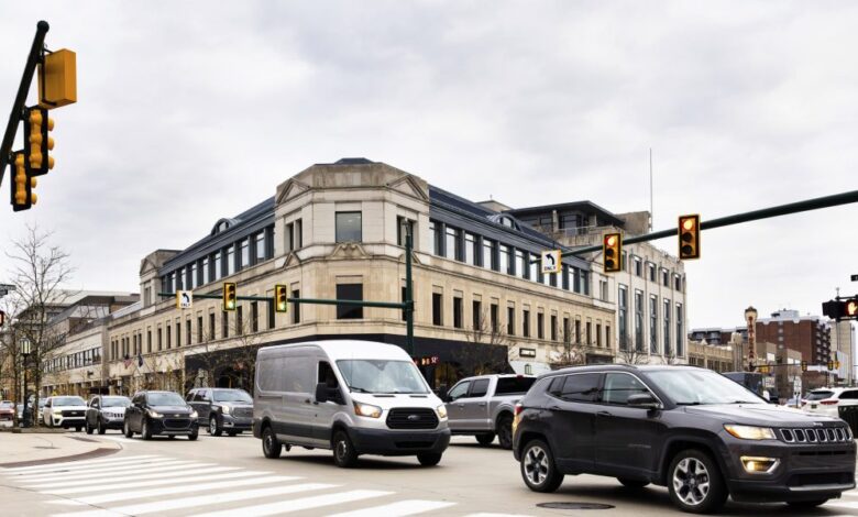 Autonomous cars could mean addition of white lights to traffic signals Autonomous cars could mean addition of white lights to traffic signals