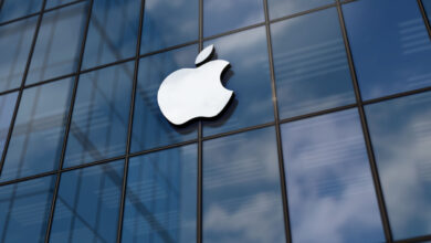 Apple Takes Measured Approach to AI Amid Tech Giants’ Race