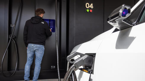 Range limit? Electric vehicle owners drive 40% more than average Range limit? Electric vehicle owners drive 40% more than average
