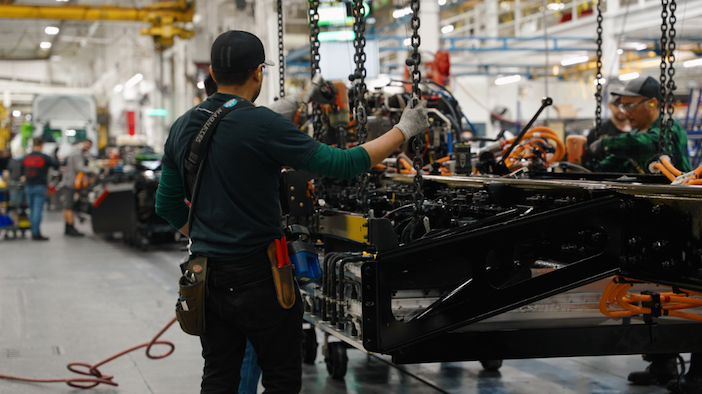 DTNA provides second life to commercial EV batteries DTNA provides second life to commercial EV batteries