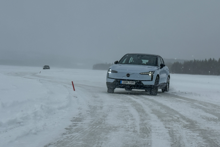 2025 Volvo EX30 winter drive