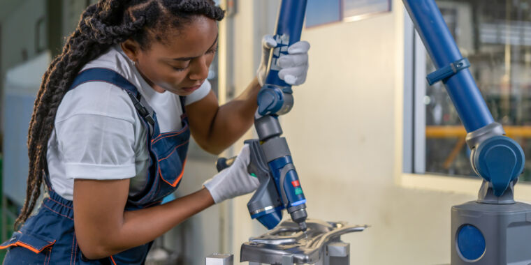 Exploration-focused training lets robotics AI immediately handle new tasks Exploration-focused training lets robotics AI immediately handle new tasks