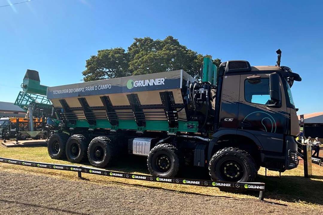 Grunner presented the prototype of a new multifunctional and autonomous truck for managing grain crops.