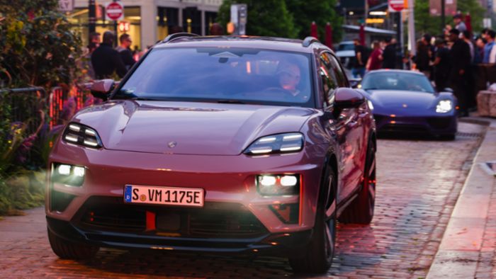 Eclectic array of Porsche cars led by the all-electric Macan celebrate fashion’s big night in New York City Eclectic array of Porsche cars led by the all-electric Macan celebrate fashion’s big night in New York City