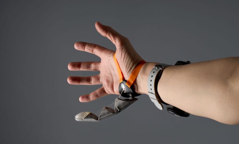 Robotic ‘Third Thumb’ helps perform challenging tasks single-handedly Robotic ‘Third Thumb’ helps perform challenging tasks single-handedly
