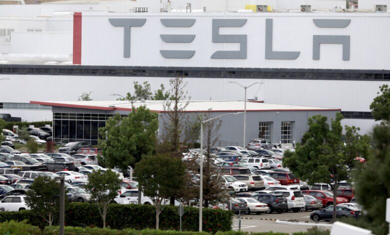 Tesla chops hundreds more Bay Area jobs as tech industry layoffs widen Tesla chops hundreds more Bay Area jobs as tech industry layoffs widen