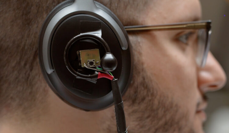 AI headphones let wearer listen to a single person in a crowd, by looking at them just once AI headphones let wearer listen to a single person in a crowd, by looking at them just once