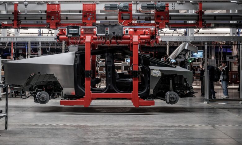 Tesla loses manufacturing director who oversaw Cybertruck ramp Tesla loses manufacturing director who oversaw Cybertruck ramp