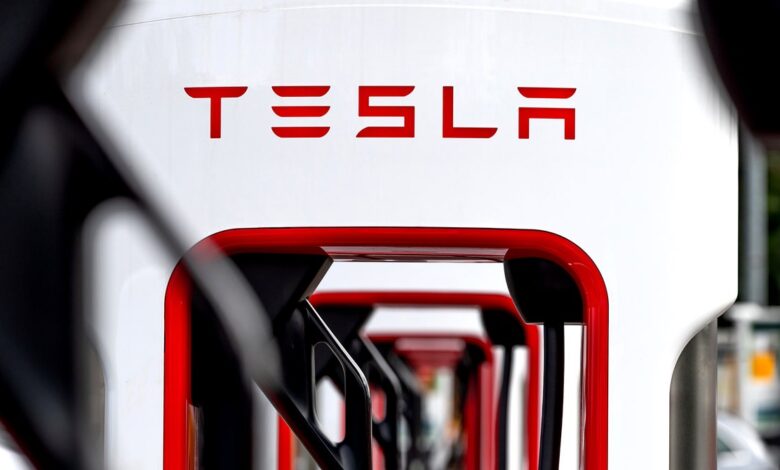 As Questions Swirl Around Tesla’s Superchargers, the Race Is On to Fill the Power Gap As Questions Swirl Around Tesla’s Superchargers, the Race Is On to Fill the Power Gap
