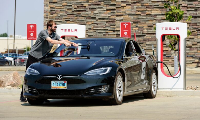 Tesla retreat from EV charging leaves U.S. network in doubt Tesla retreat from EV charging leaves U.S. network in doubt