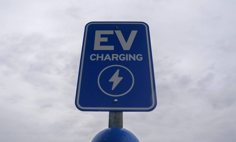 WH pledged .5 billion for electric vehicle charging stations, only 8 built so far – WHIO TV 7 and WHIO Radio WH pledged .5 billion for electric vehicle charging stations, only 8 built so far – WHIO TV 7 and WHIO Radio