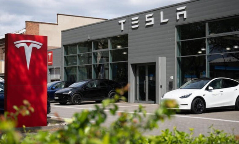 Ex-Tesla worker says he lost job despite sacrifices, including sleeping in car to shorten commute Ex-Tesla worker says he lost job despite sacrifices, including sleeping in car to shorten commute