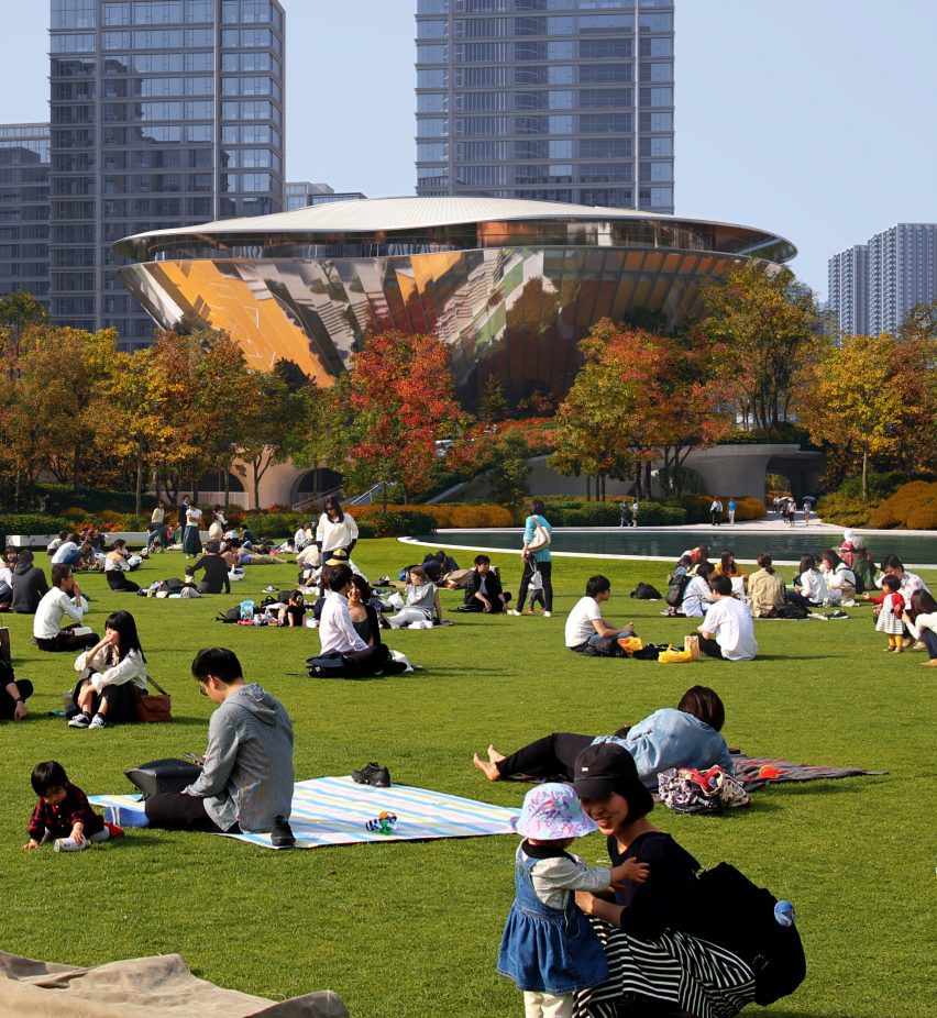 Sports center in Chinese park