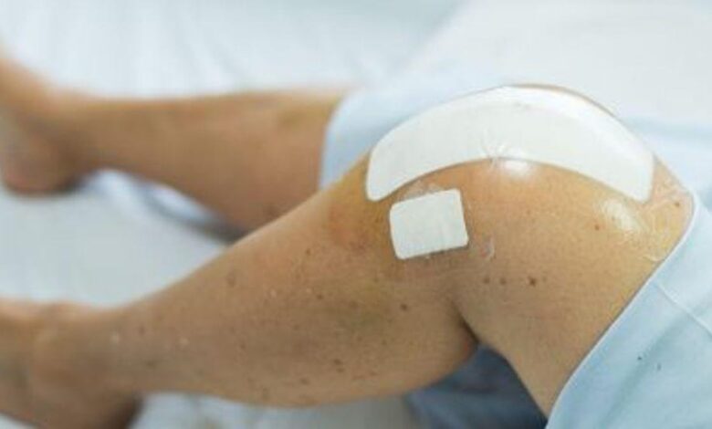 The Pros & Cons of Robotic Knee Replacement Surgery The Pros & Cons of Robotic Knee Replacement Surgery